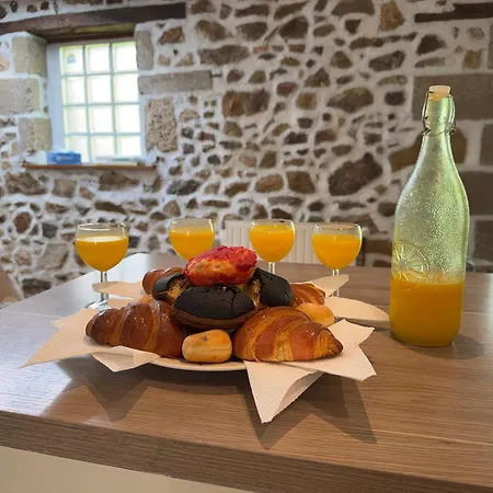 Du Milieu - 8 Personnes En Pleine Campagne Et Riviere By Primo