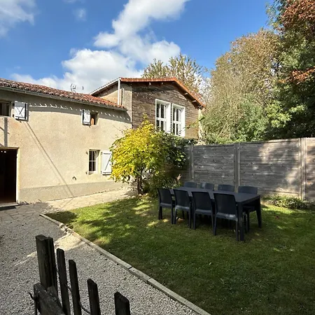 Du Milieu - 8 Personnes En Pleine Campagne Et Riviere By Primo 別荘 La Forêt-sur-Sèvre